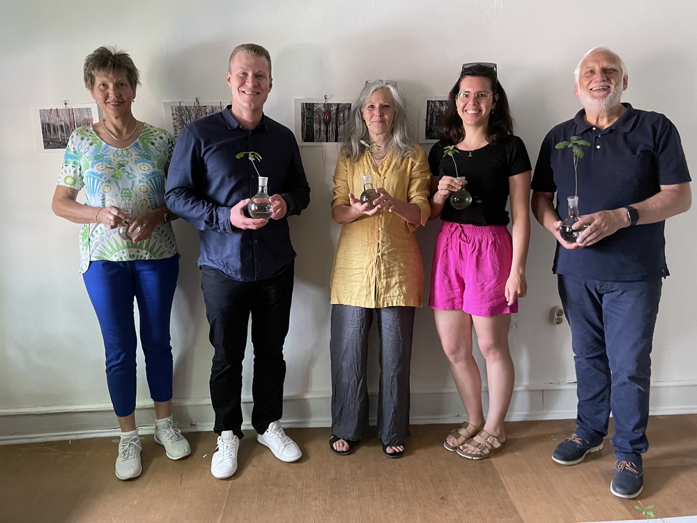 Bild von Monika Kühn-Bousonville, Jakob Mähler, Barbara Ritter, Celine Bousonville und Bernd Wietzorek bei der Übergabe