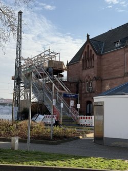 Bild des Treppenaufgangs von weiter entfernt